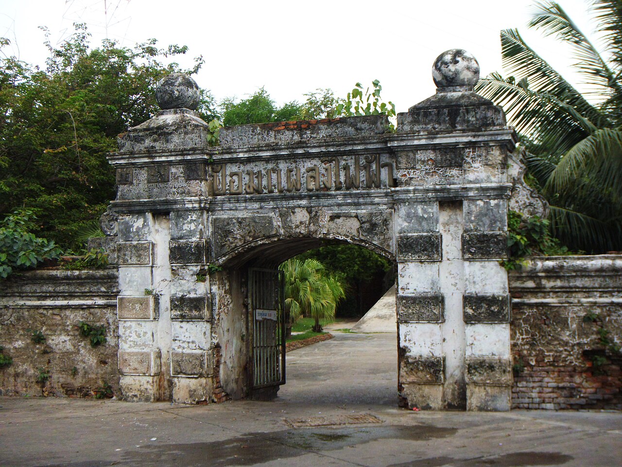 Phlaeng Faifa Fort — Thailand castle