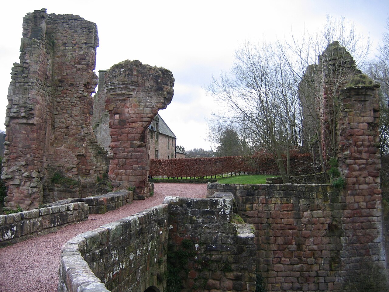 Roslin Castle — United Kingdom of Great Britain and Northern Ireland castle