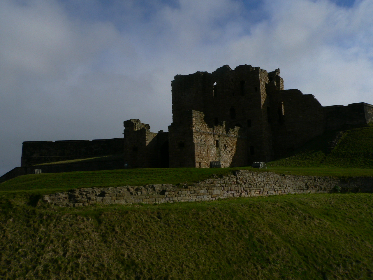 Tynemouth Priory and Castle — United Kingdom of Great Britain and Northern Ireland castle