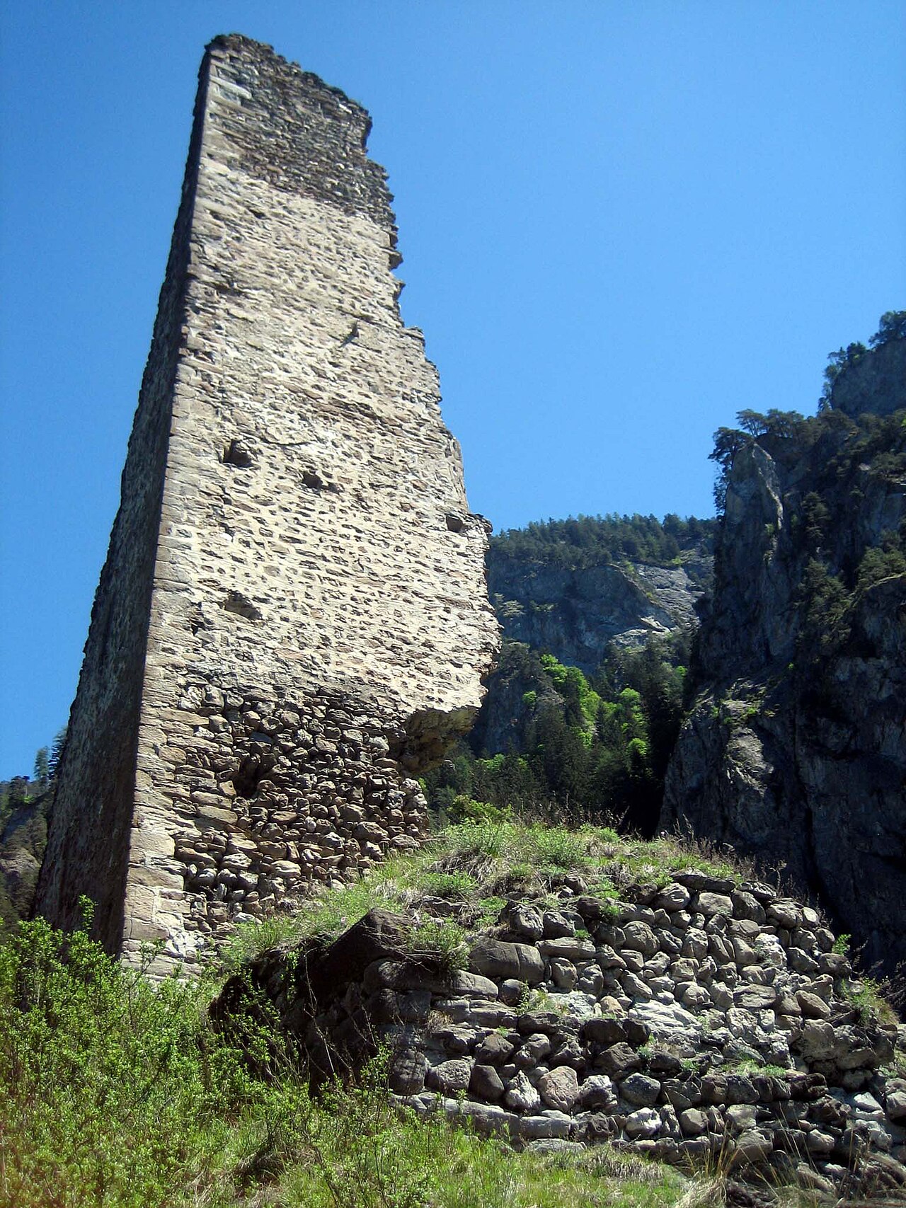 Hochjuvalt Castle — Switzerland castle