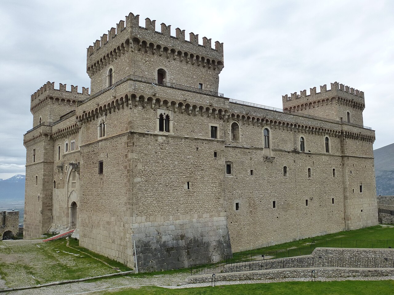 Castello Piccolomini — Italy castle