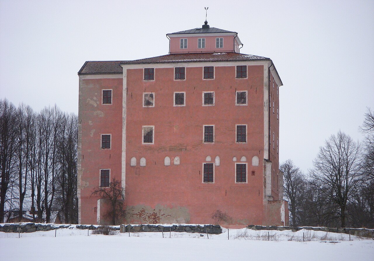 Tynnelsö Castle — Sweden castle