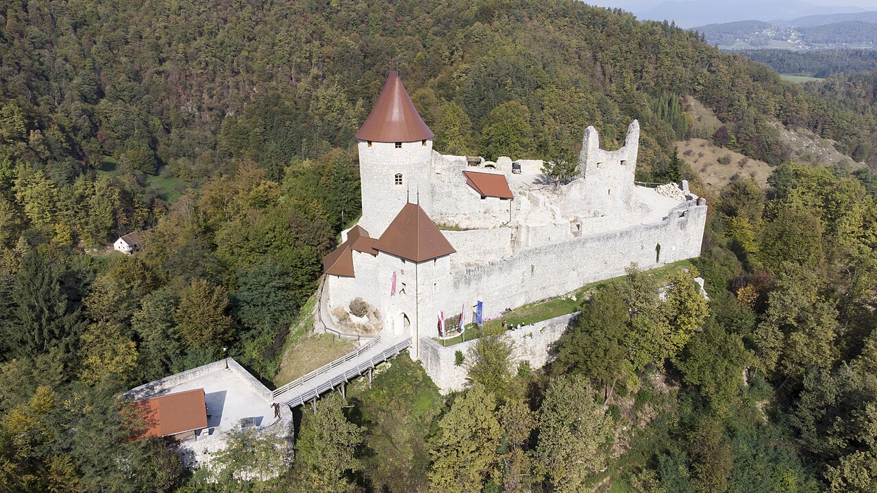 Zovnek Castle — Slovenia castle