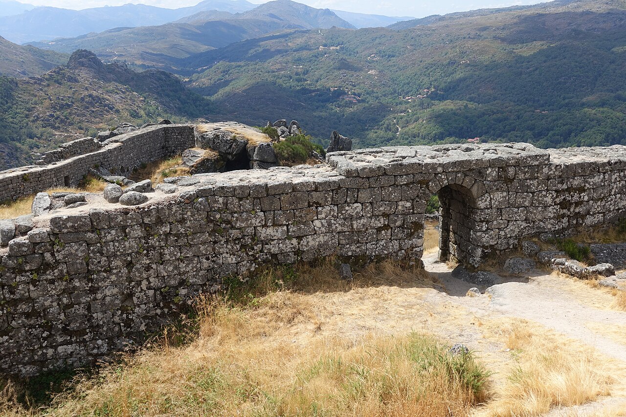 Castro Laboreiro Castle — Portugal castle