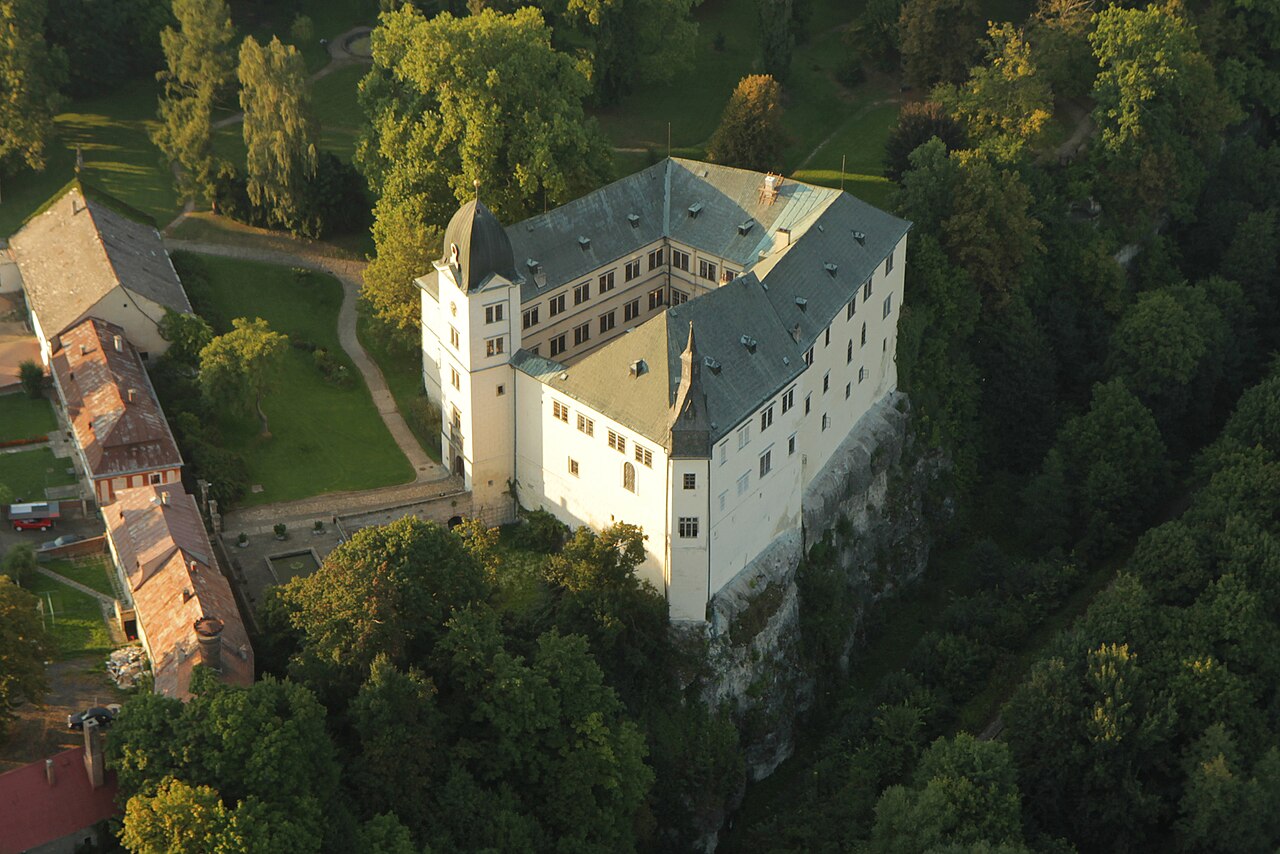 Hrubý Rohozec Castle — Czechia castle