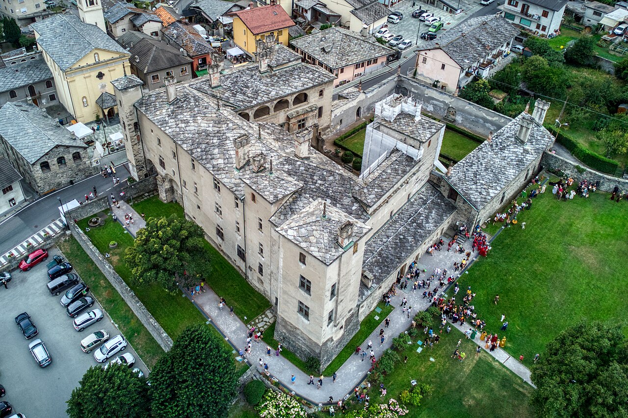 Issogne Castle — Italy castle