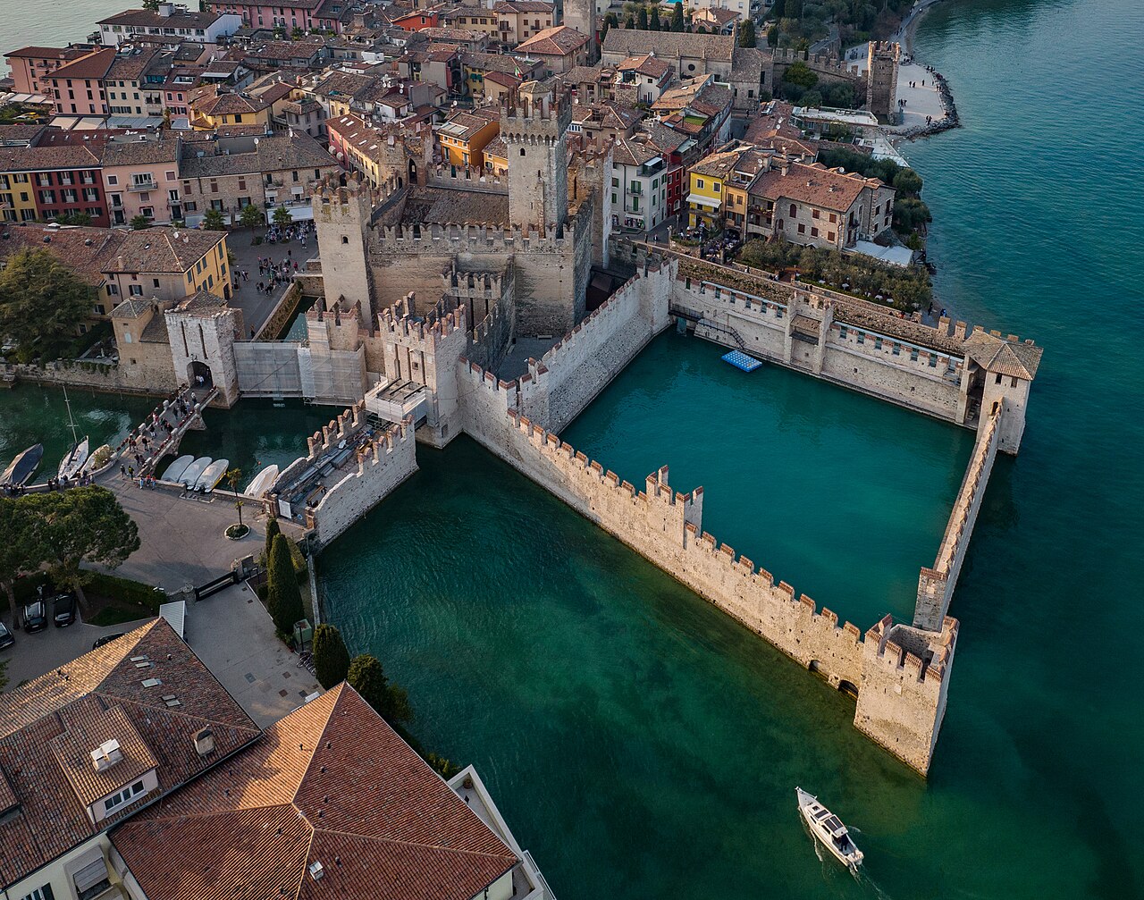 Sirmione Castle — Italy castle