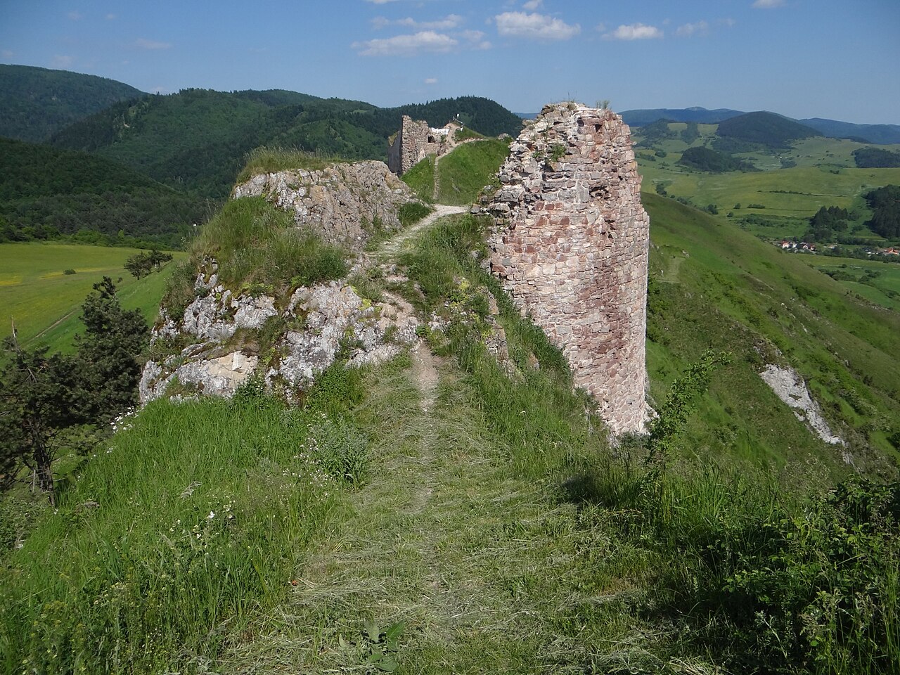 Kamenica Castle — Slovakia castle