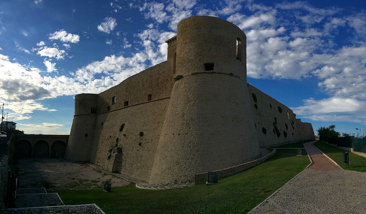 Aragonese Castle of Ortona — Italy castle