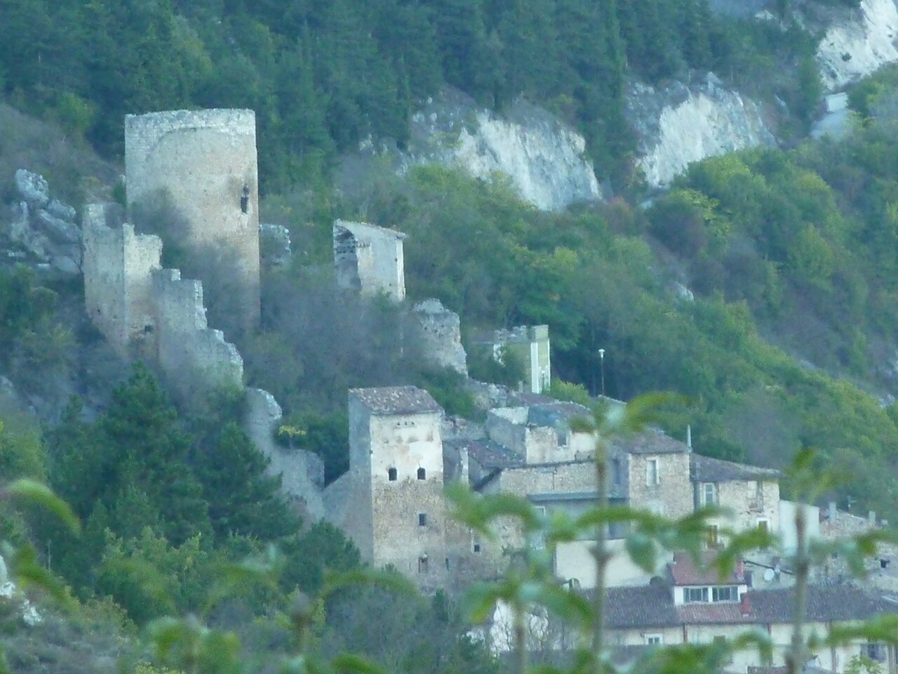 Castle of Fossa — Italy castle