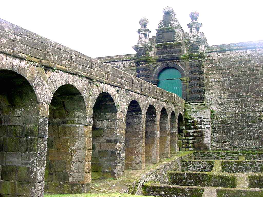 Fort of São João Baptista — Portugal castle