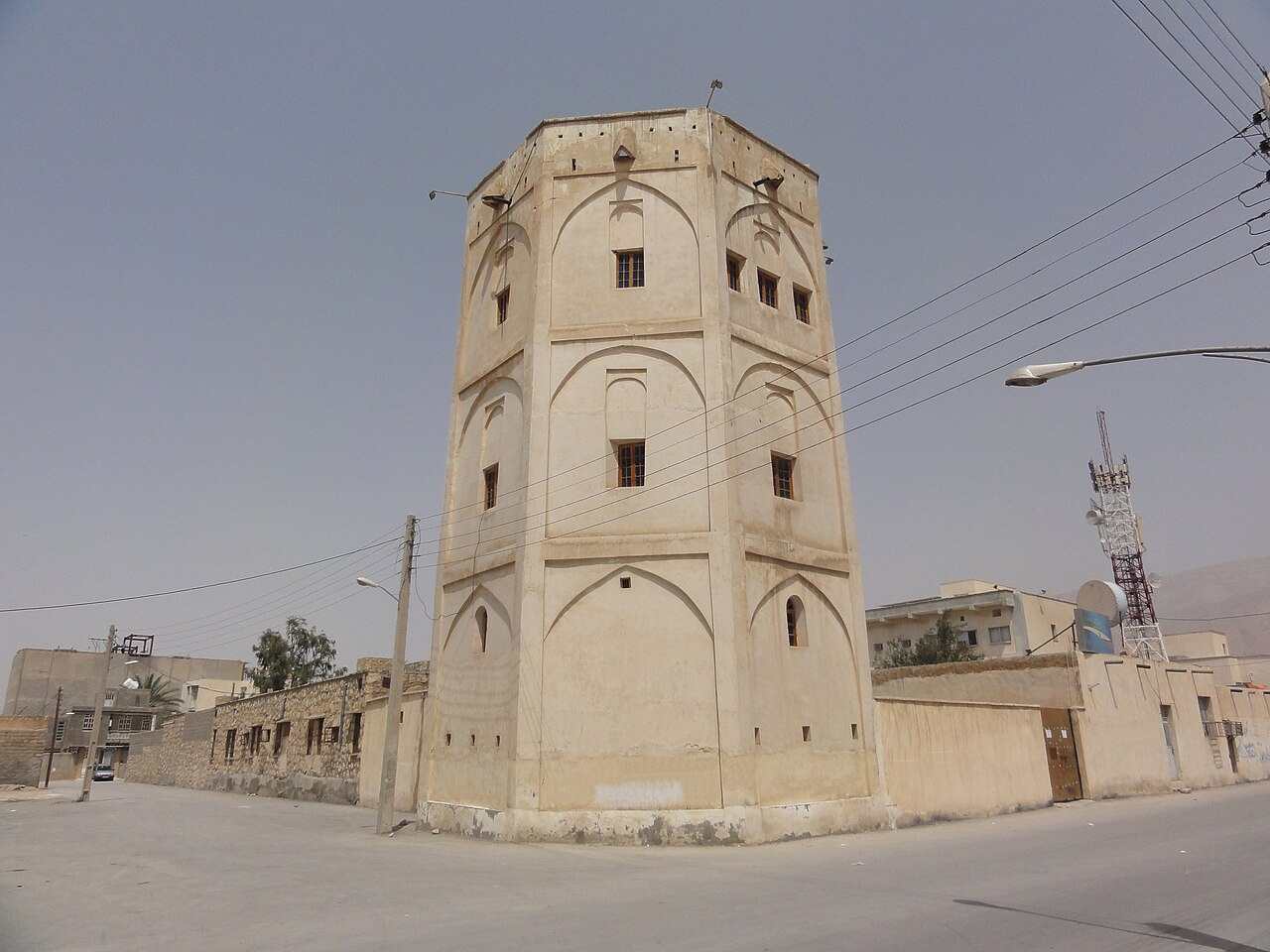 Khormoj Castle — Iran (Islamic Republic of) castle
