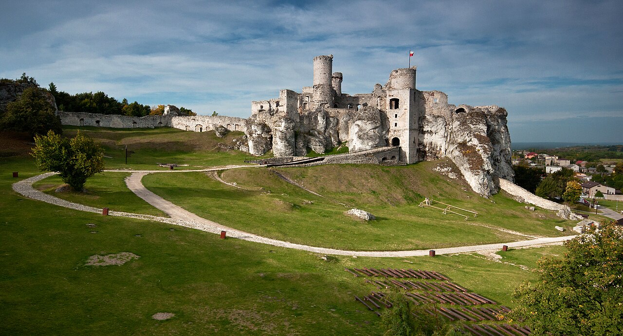 Ogrodzieniec — Poland castle