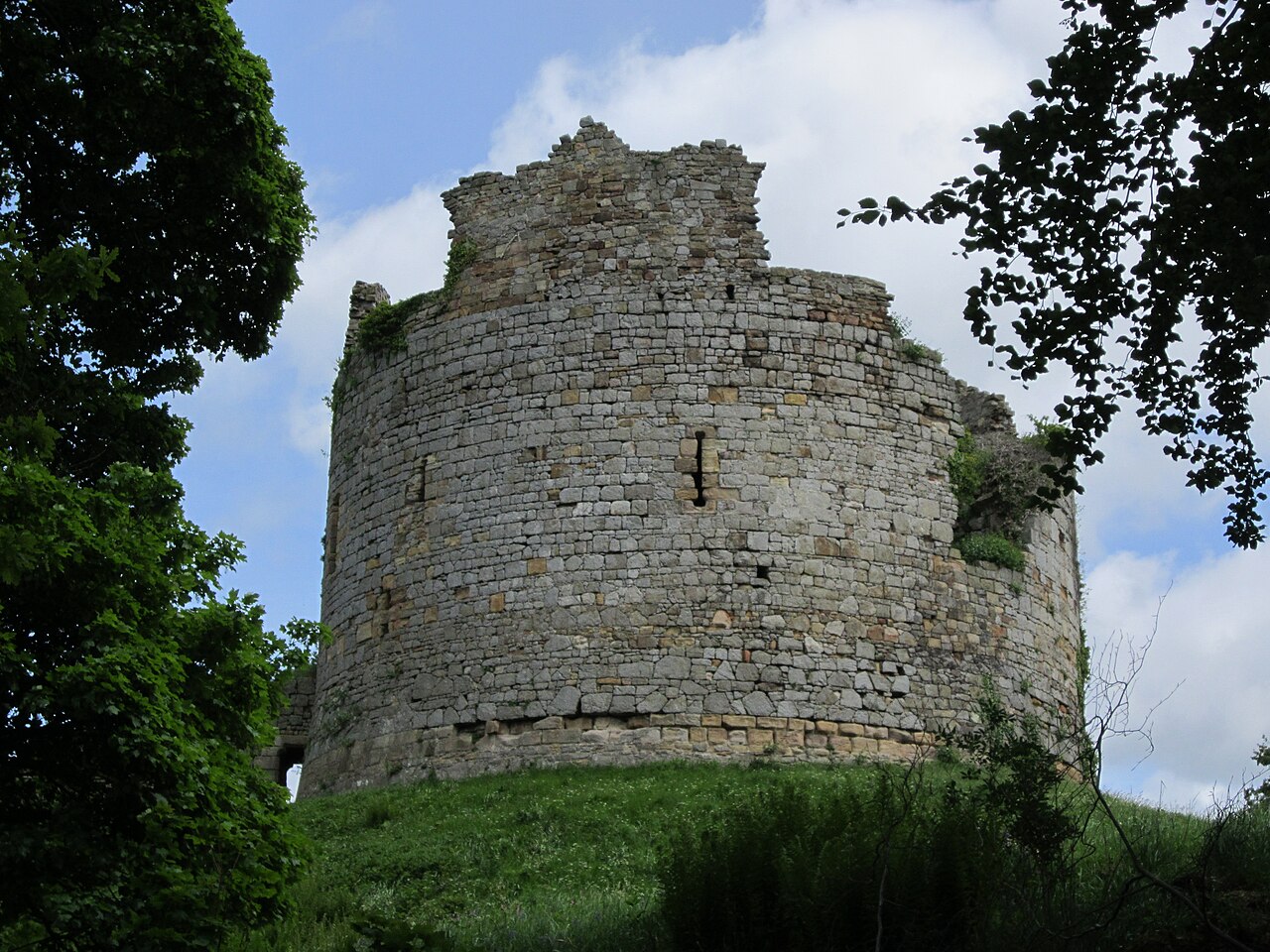 Hawarden Old Castle — United Kingdom of Great Britain and Northern Ireland castle