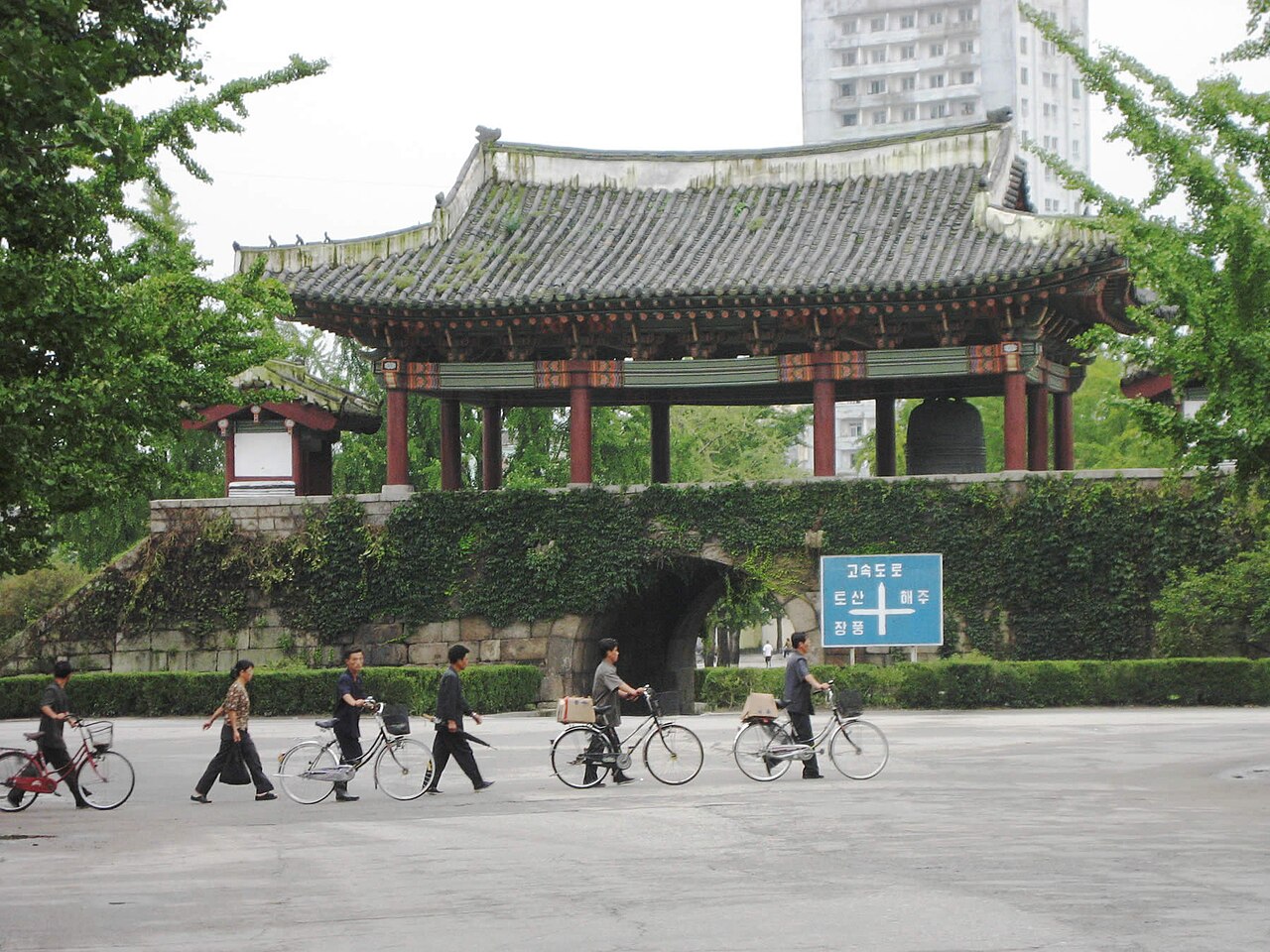Kaesong Walls — Korea (Democratic People's Republic of) castle