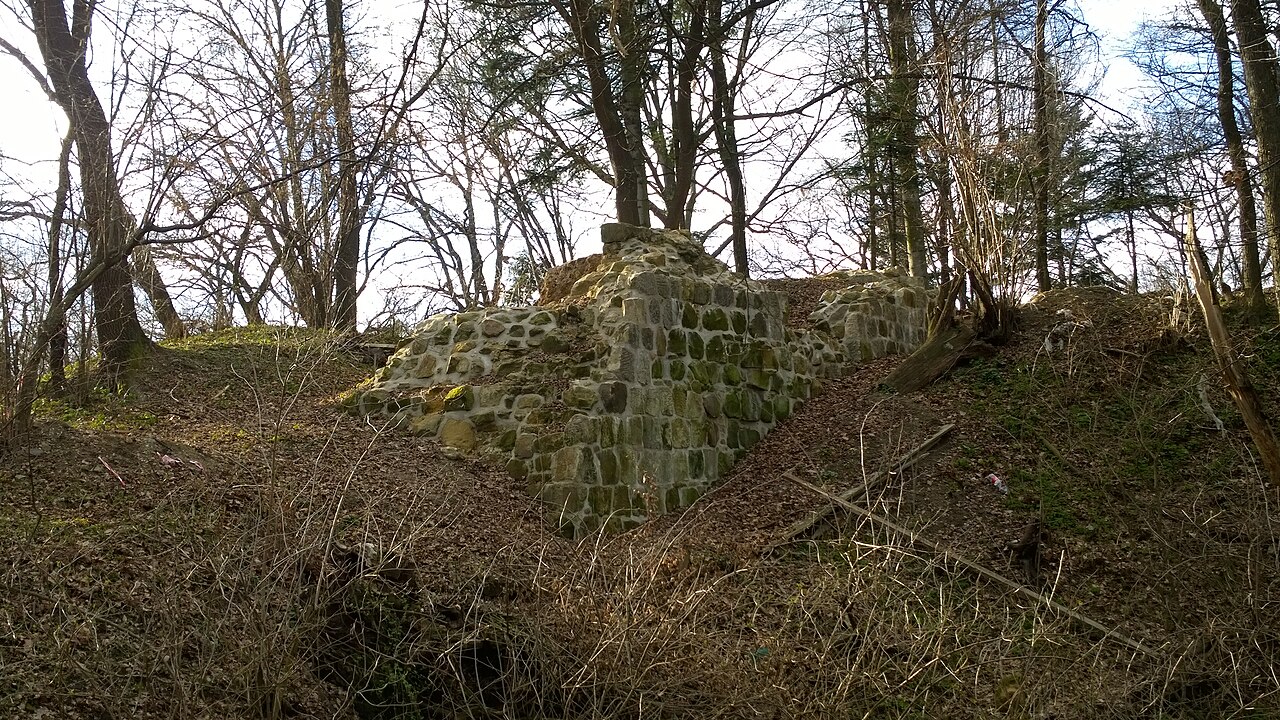 Zamek Golesz in Krajowice — Poland castle