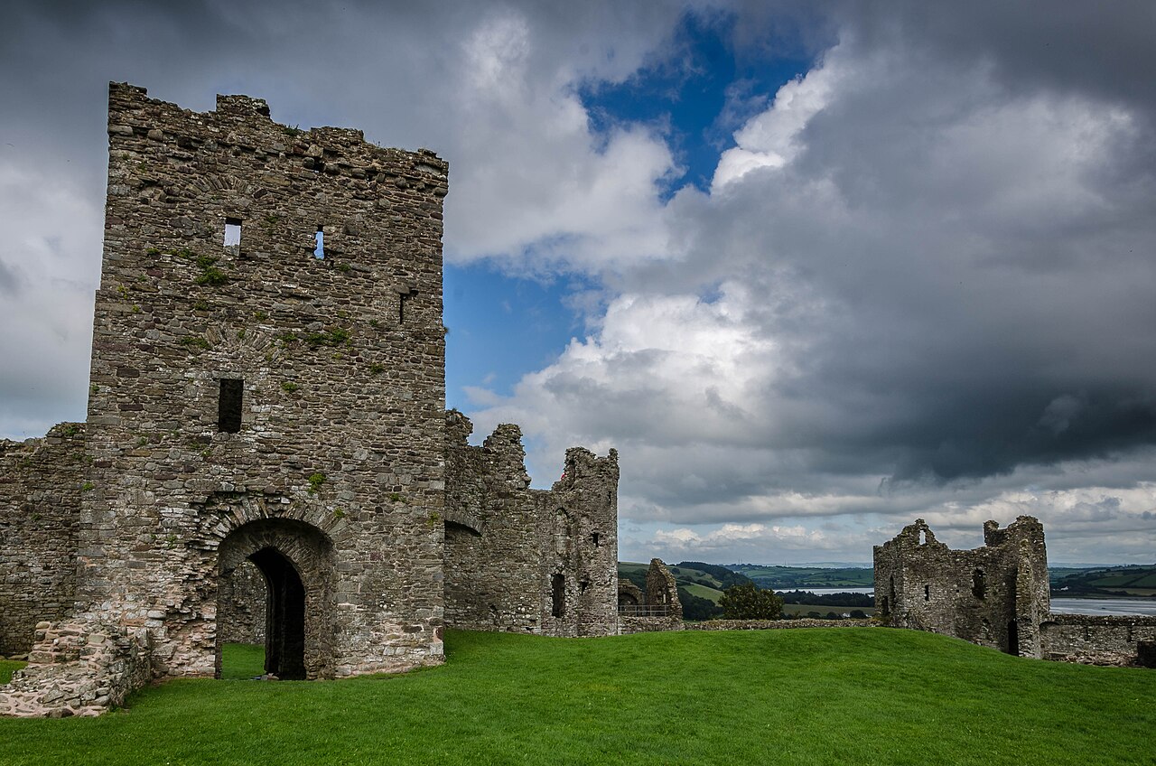 Llansteffan Castle — United Kingdom of Great Britain and Northern Ireland castle