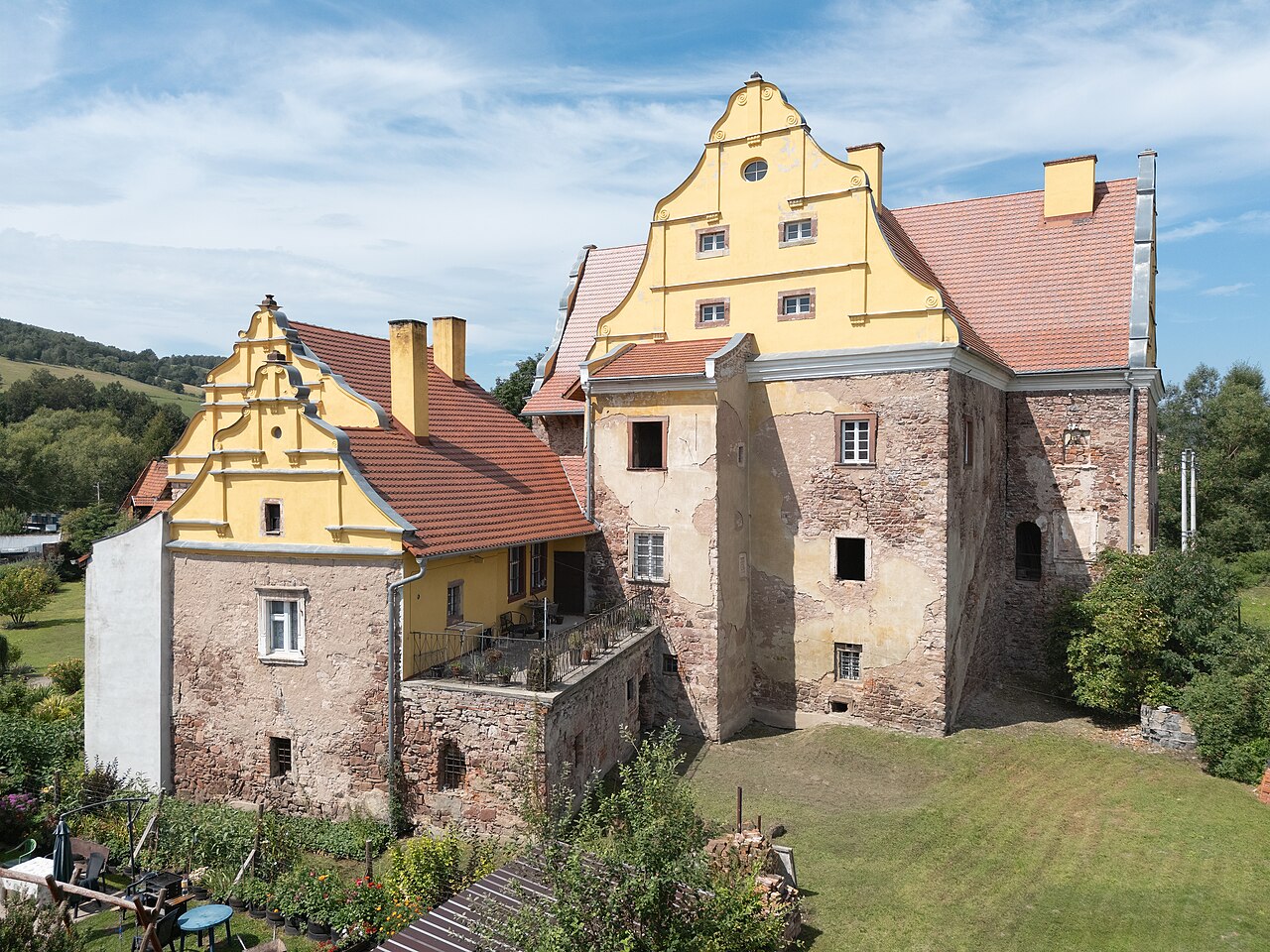 Ścinawka Średnia Castle — Poland castle