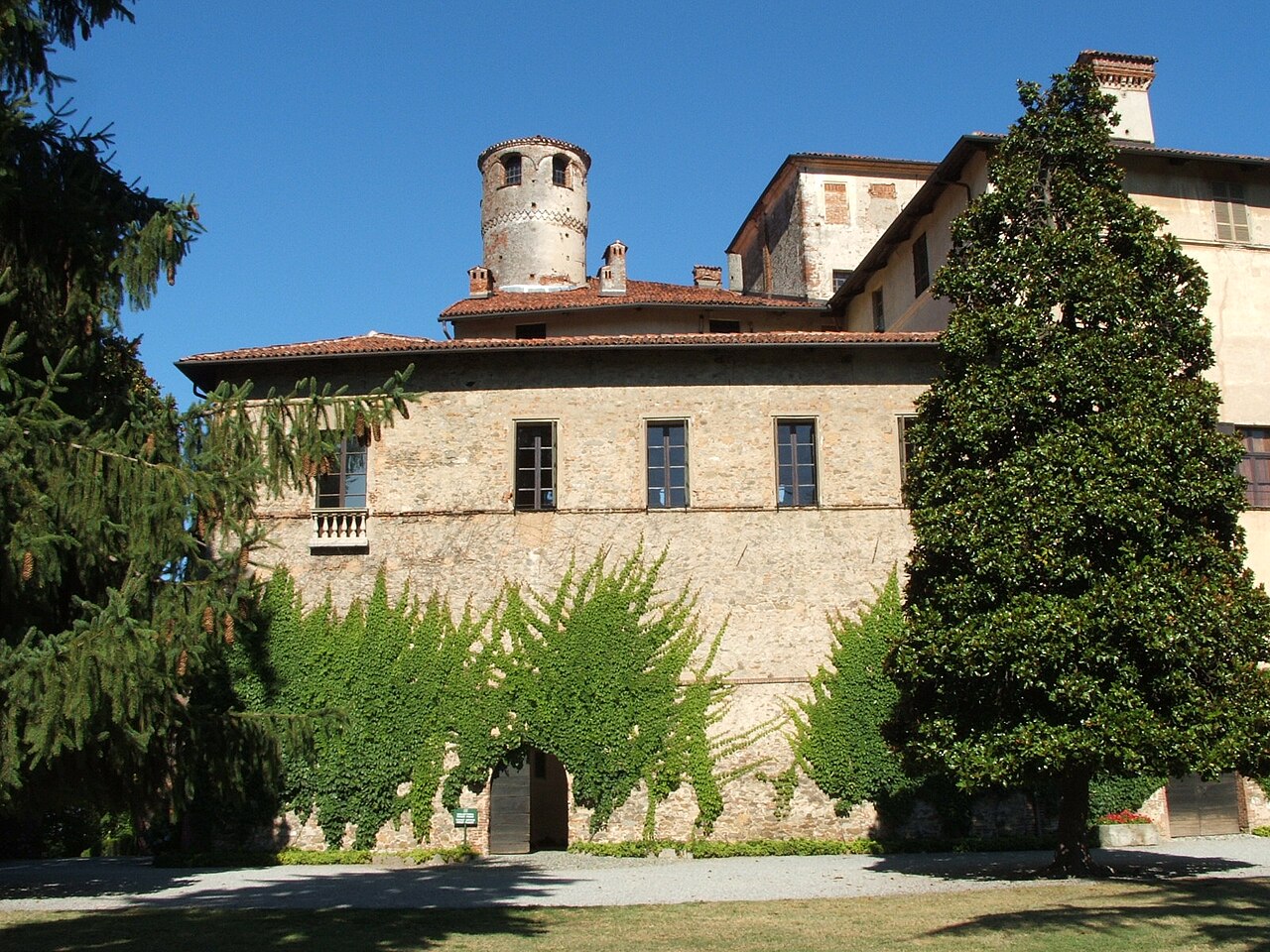 Castello della Manta — Italy castle
