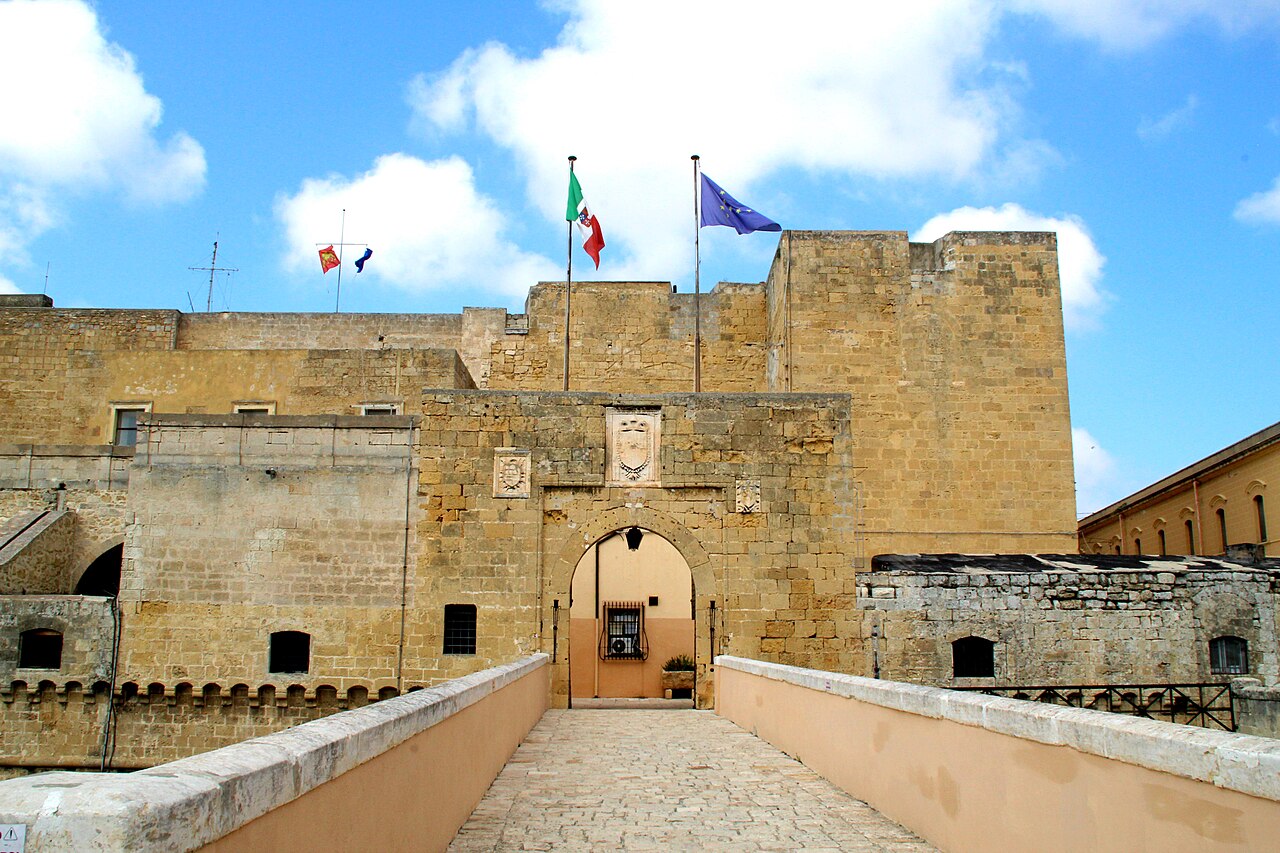 Brindisi Swabian Castle — Italy castle