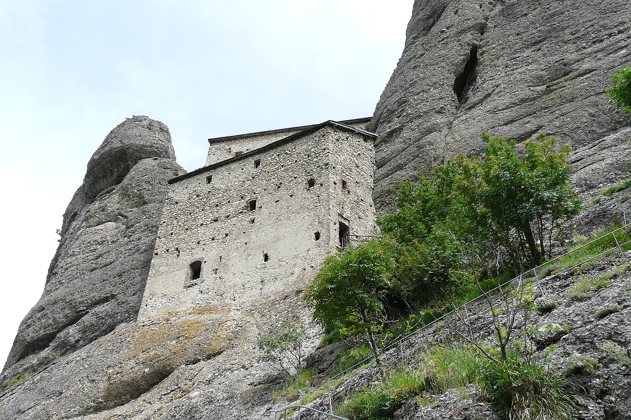 Pietra di Vobbia Castle — Italy castle