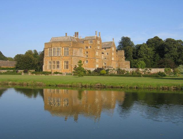 Broughton Castle — United Kingdom of Great Britain and Northern Ireland castle