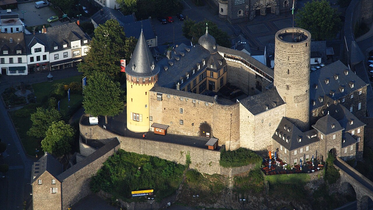 Genovevaburg — Germany castle