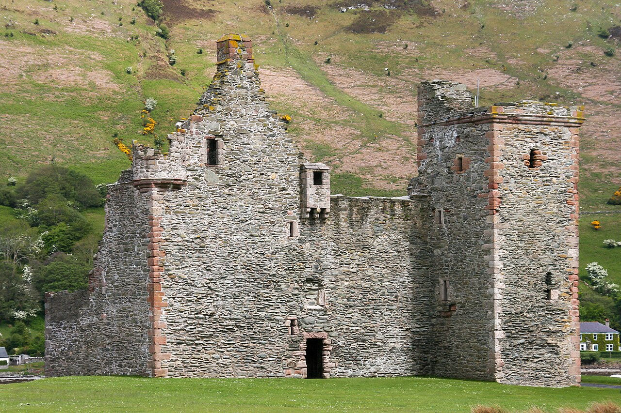 Lochranza Castle — United Kingdom of Great Britain and Northern Ireland castle