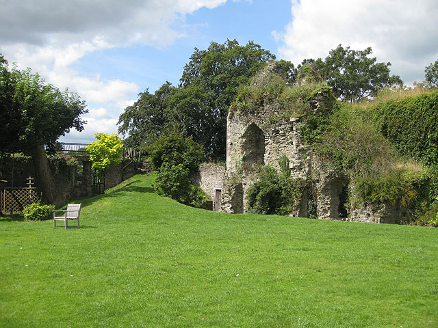 Usk Castle — United Kingdom of Great Britain and Northern Ireland castle