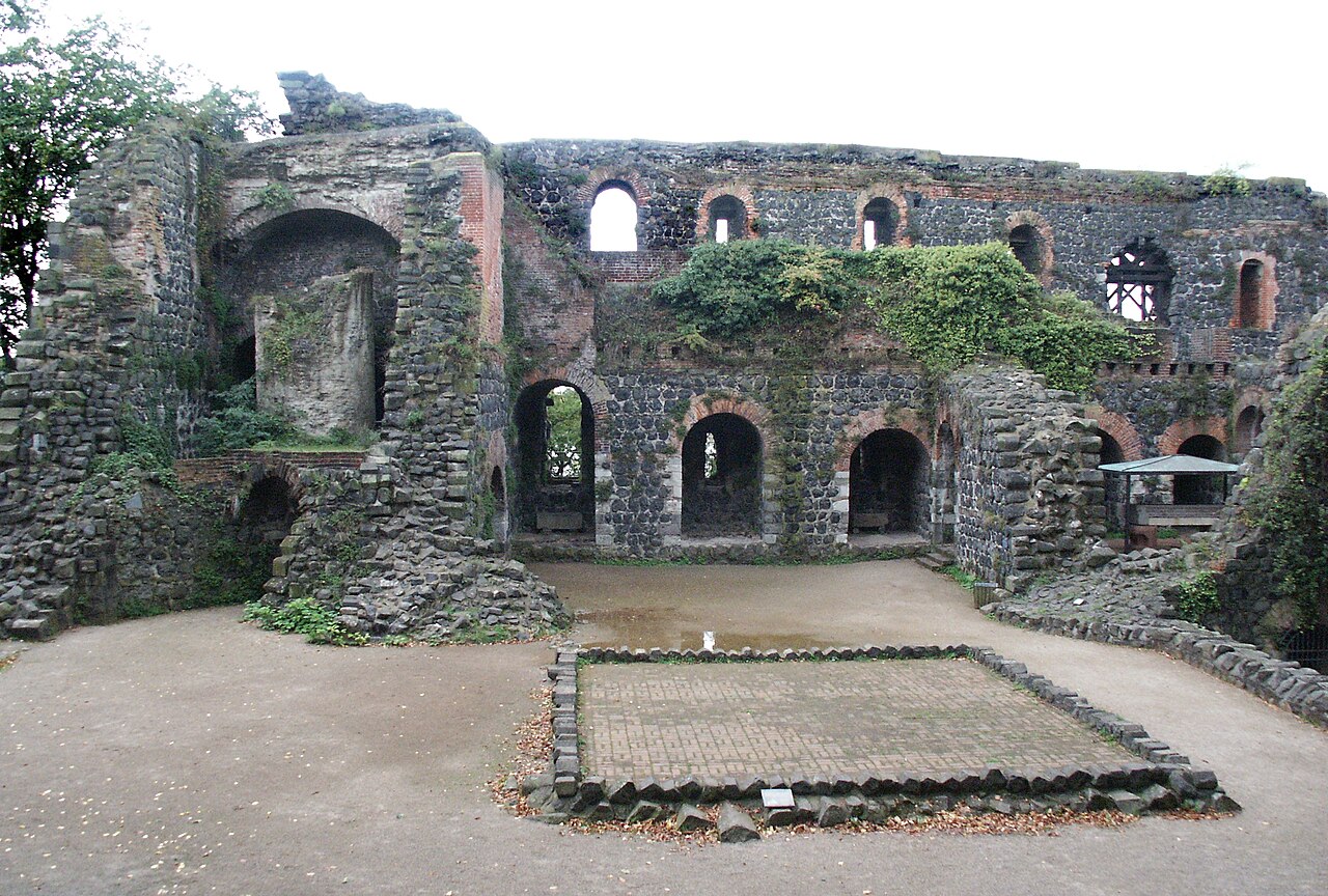 Kaiserpfalz Kaiserswerth — Germany castle