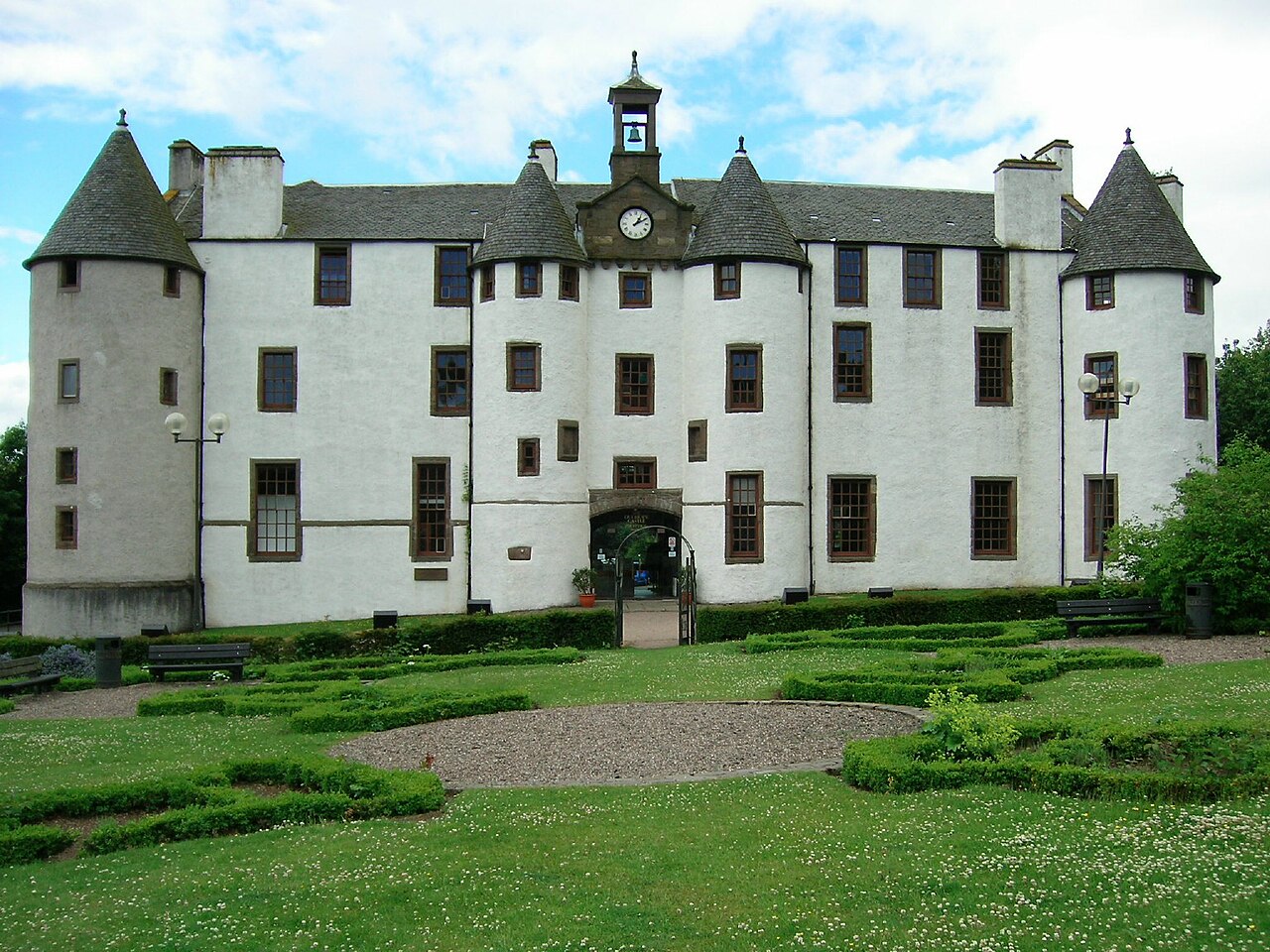 Dudhope Castle — United Kingdom of Great Britain and Northern Ireland castle
