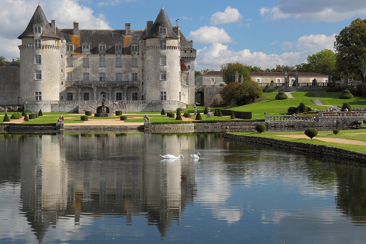 Château de La Roche Courbon — France castle