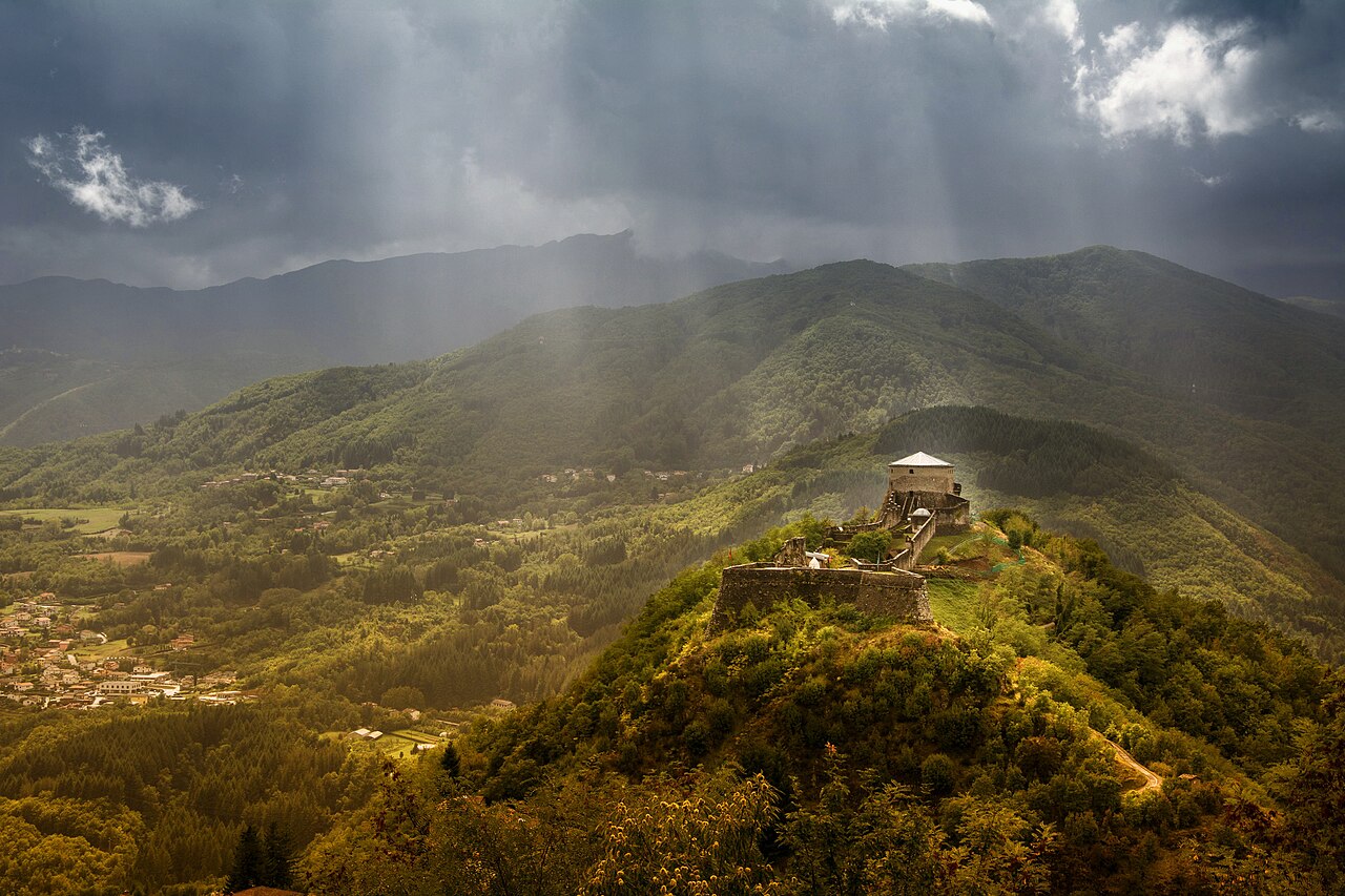 Verrucole Castle — Italy castle