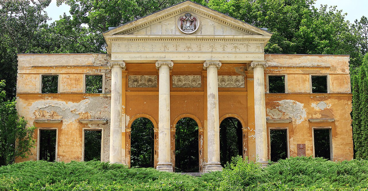 Habsburg Mansion, Alcsút — Hungary castle