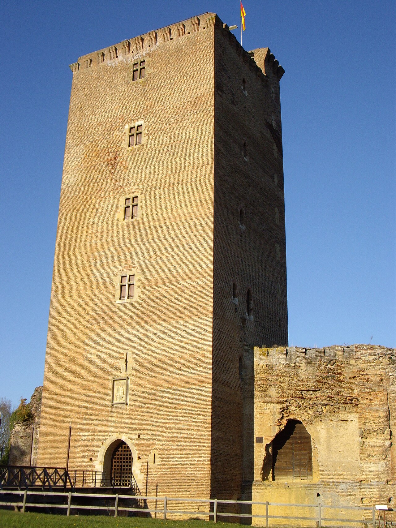 Château de Montaner — France castle