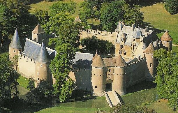 Ainay-le-Vieil Castle — France castle