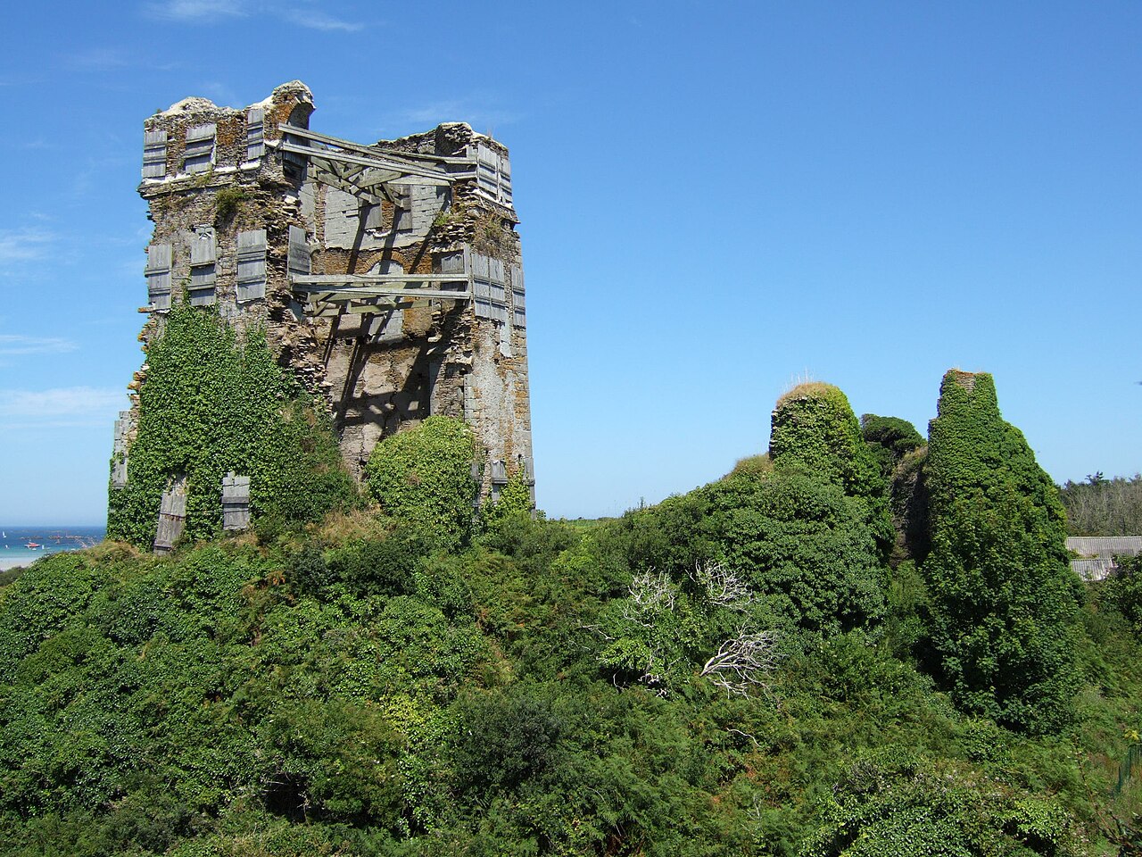 Château de Trémazan — France castle