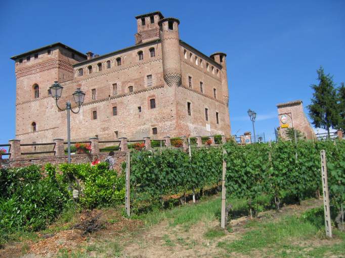 Castle of Grinzane Cavour — Italy castle