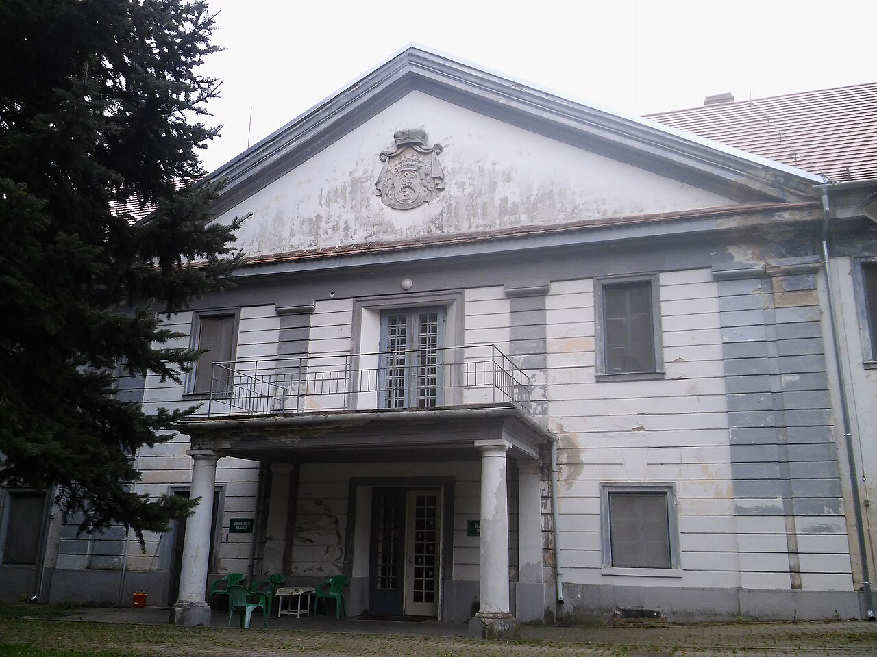 Batthyány-Strattmann Mansion, Intaháza — Hungary castle