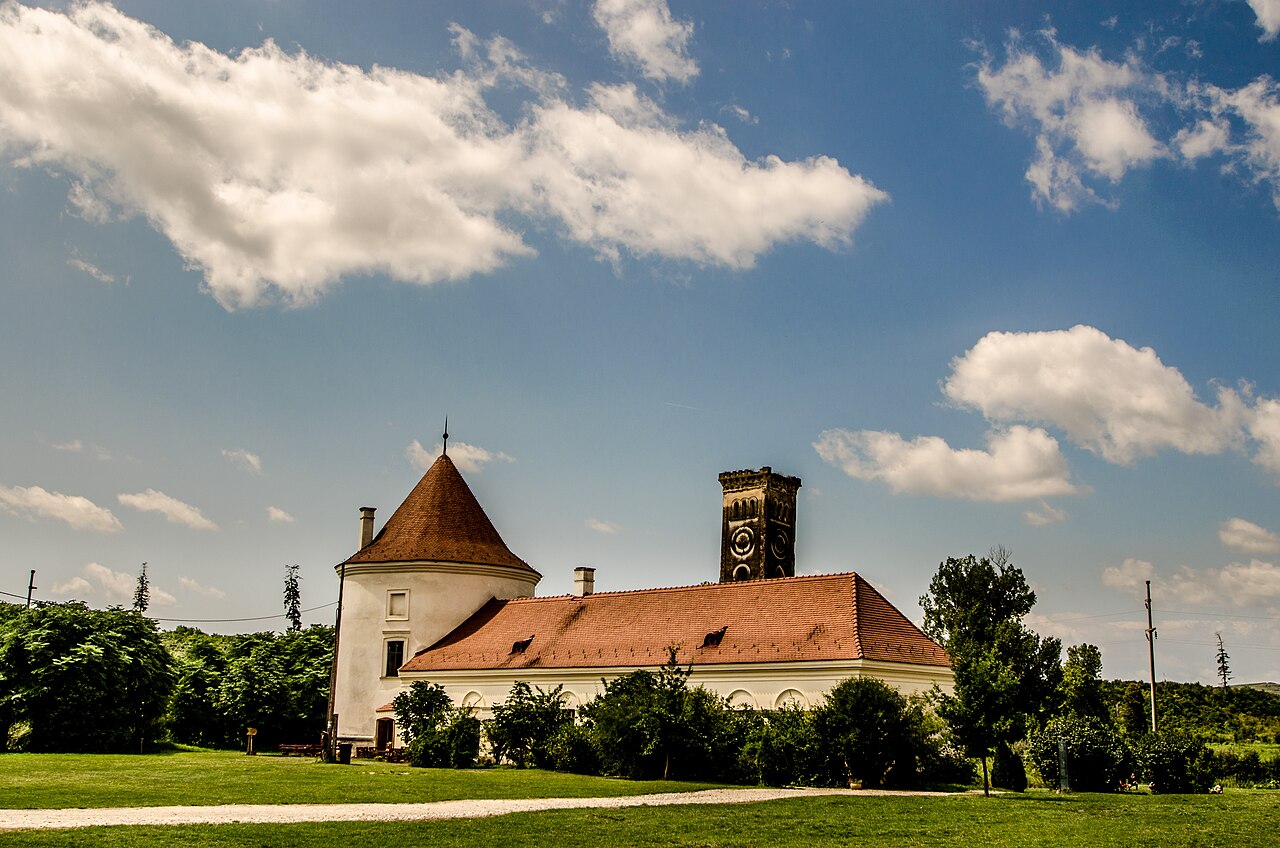 Bonțida Bánffy Castle — Romania castle