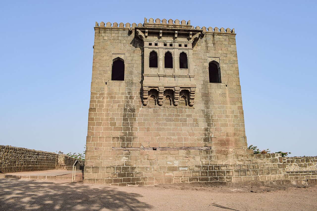 Shivneri Fort — India castle