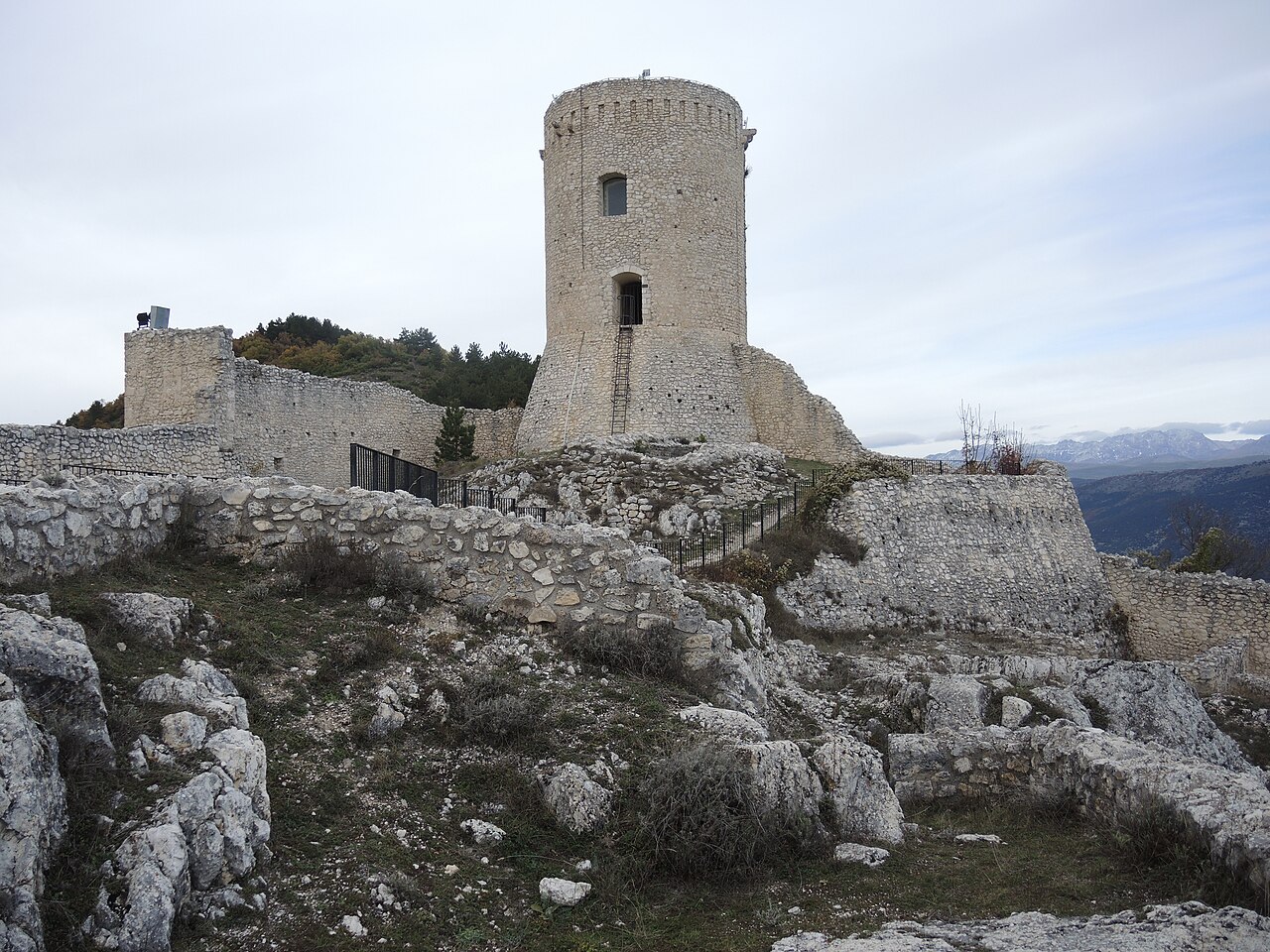 Castle of Bominaco — Italy castle