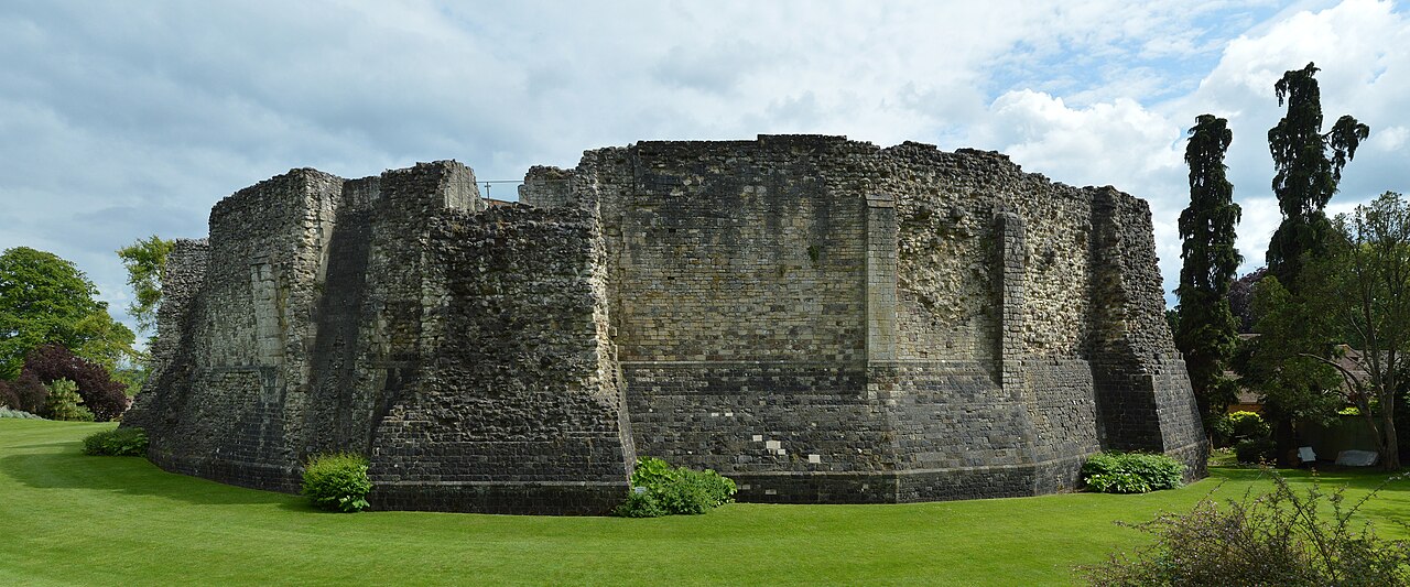 Farnham Castle — United Kingdom of Great Britain and Northern Ireland castle