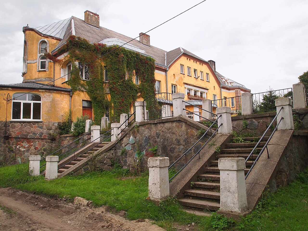 Lauken — Russian Federation castle