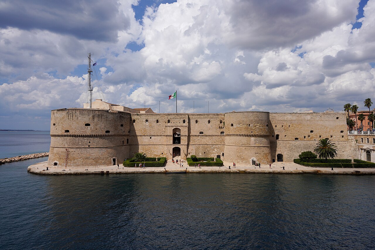 Aragonese Castle of Taranto — Italy castle