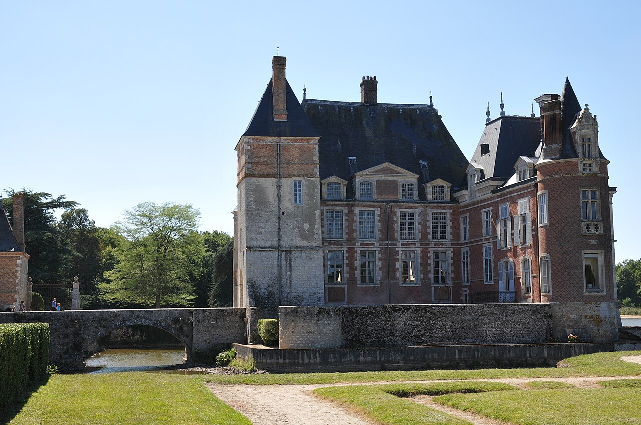 Château de La Bussière — France castle
