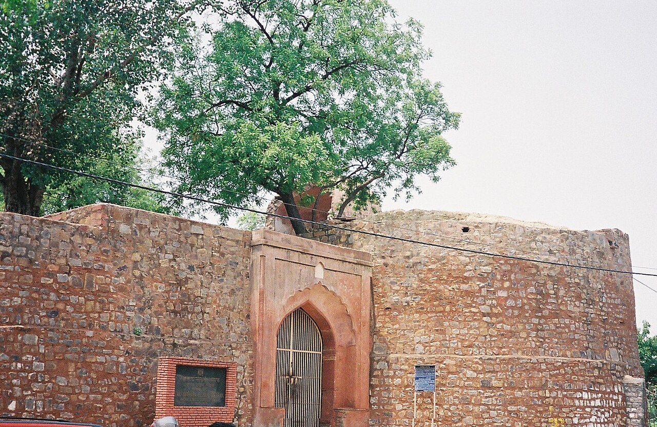 Salimgarh Fort — India castle