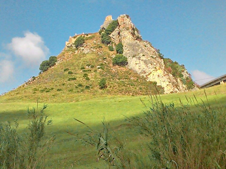 Calatubo Castle — Italy castle