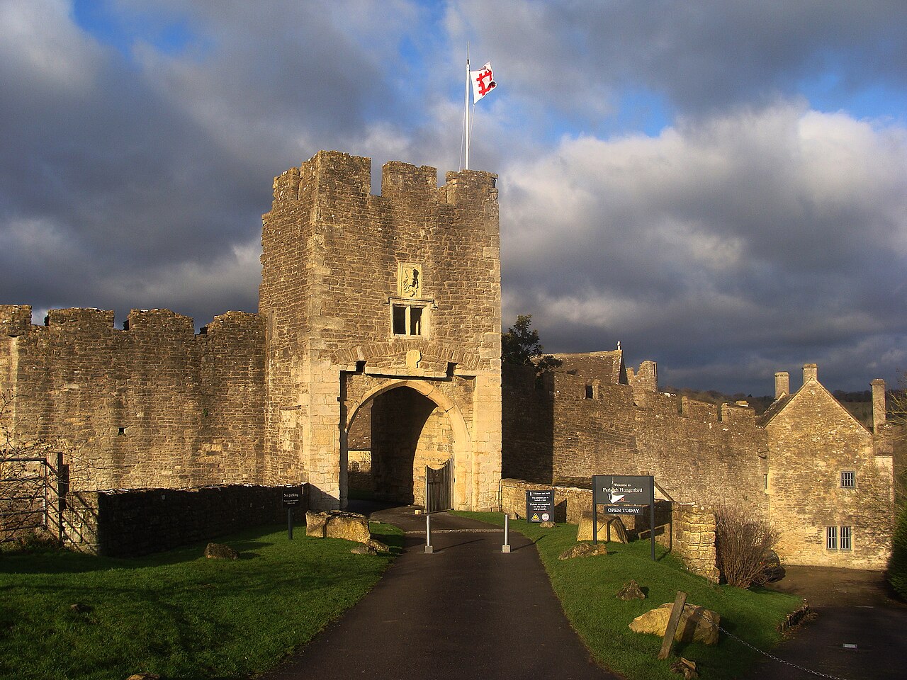 Farleigh Hungerford Castle — United Kingdom of Great Britain and Northern Ireland castle