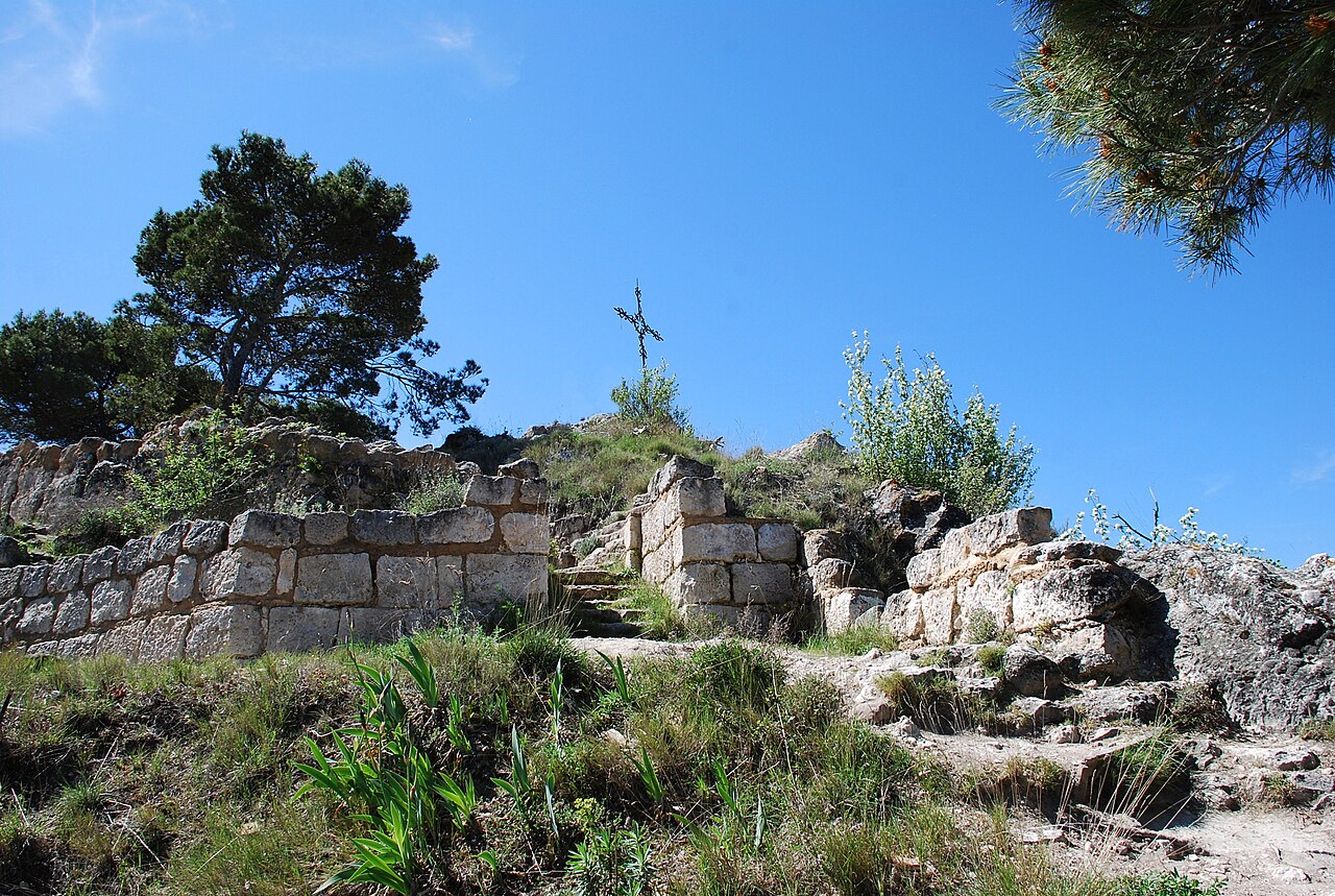 Santa María Jus del Castillo Church — Spain castle